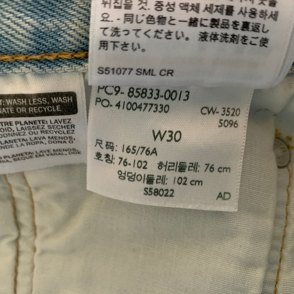 Levi’s 501 Original Mid Thigh Distressed Light Wash Shorts - Picture 3 of 8